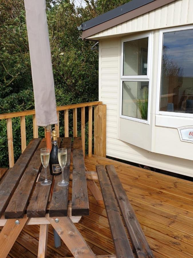 Captivating 2-Bed Static Caravan In Holyhead Llanfachraeth 外观 照片