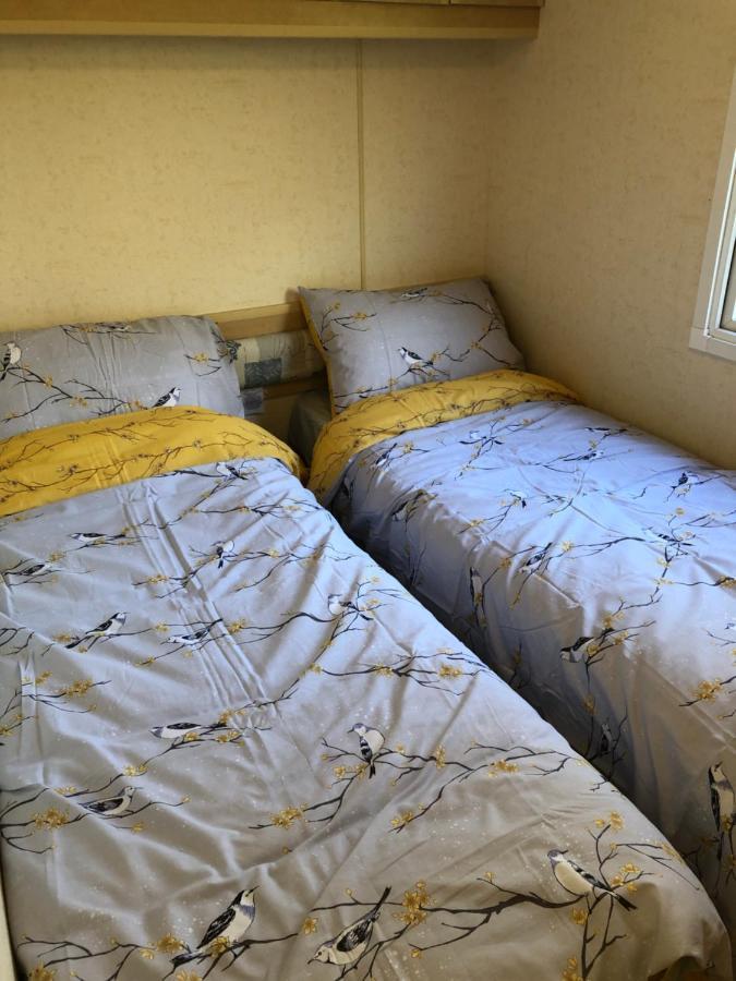 Captivating 2-Bed Static Caravan In Holyhead Llanfachraeth 外观 照片